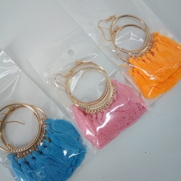 Jewelry Stand w. 3 New Pairs of Colorful Fringe Earrings - Picture 2 of 16